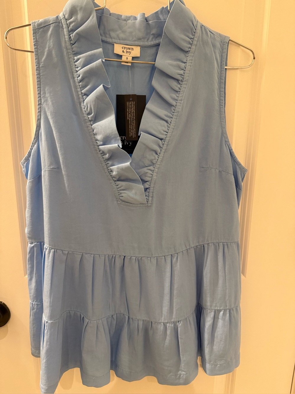 crown & ivy Sky Blue Ruffle V-Neck Tiered Sleeveless Top - new with tags